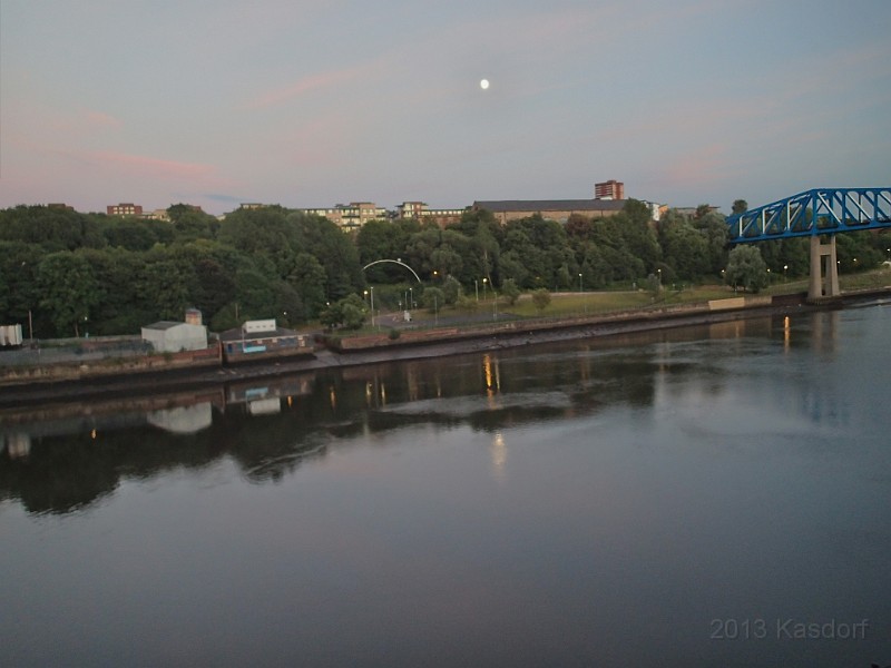 2014 Edinburgh 2014-07-09 002.JPG - The river from the hotel. "Super Moon" getting about ready.